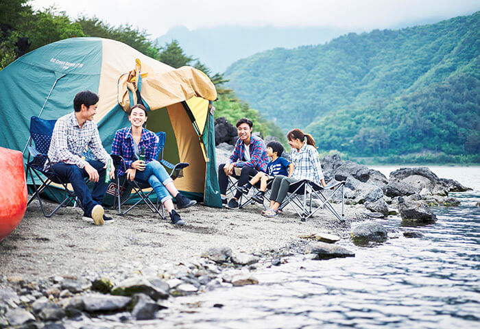 夏だ 山だ キャンプ アウトドア 家族や友達と快適に楽しめる服装は Mac House Web Magazine 夏だ 山だ キャンプ アウトドア 家族や友達と快適に楽しめる服装は Mac House Web Magazine