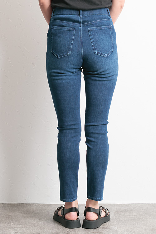 ユニクロ愛用ブロガーが、ユニクロとマックハウスのスキニーを徹底比較！